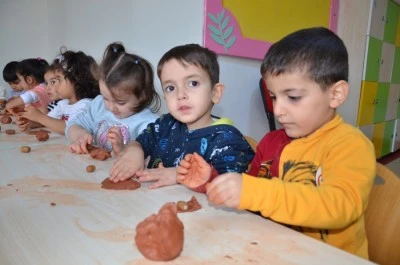&Ccedil;ocuklar i&ccedil;in Tohum Topları At&ouml;lyesi d&uuml;zenlendi