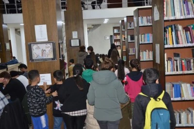&Ccedil;ocuklar k&uuml;t&uuml;phaneyle tanıştı