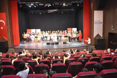 &Ccedil;ocuklar, m&uuml;ziklerle eğlendi