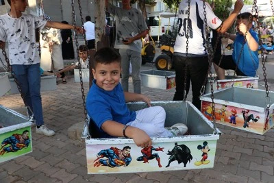 &Ccedil;ocuklar "bayram yeri"nde g&ouml;n&uuml;llerince eğlendi