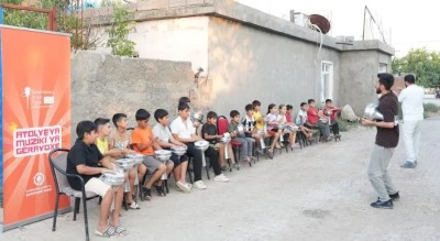 &Ccedil;ocuklar ritim tuttu, hayallerini renklere d&ouml;kt&uuml;