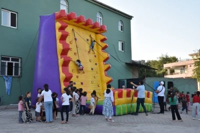 &Ccedil;ocuklar şenlikte doyasıya eğlendi
