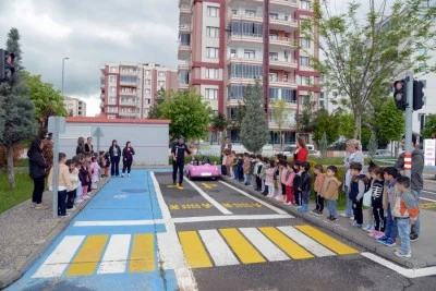 &Ccedil;ocuklar trafik kurallarını eğlenerek &ouml;ğrendi