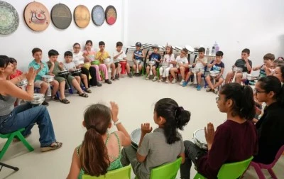 &Ccedil;ocuklar yazı sanat ve bilimle ge&ccedil;iriyor