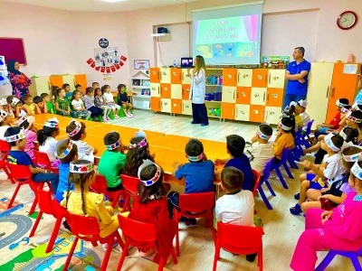 &Ccedil;ocuklara hayvan sevgisini aşılanıyor