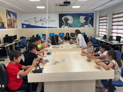&Ccedil;ocuklara y&ouml;nelik robotik kodlama kursu