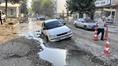 &Ccedil;&ouml;ken yolda mahsur kalan ara&ccedil; kurtarıldı