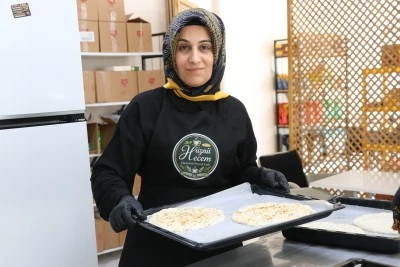 &Ccedil;&ouml;lyak hastası kızının yaşadığı zorluklardan etkilenen anne gl&uuml;tensiz kafe ve fırın a&ccedil;tı