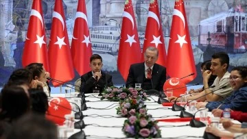 Cumhurbaşkanı Erdoğan, 23 Nisan'da depremzede &ccedil;ocukları kabul etti