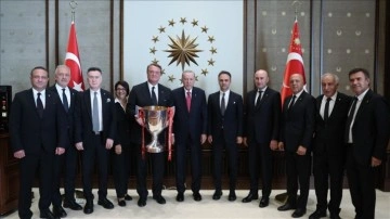 Cumhurbaşkanı Erdoğan, Beşiktaş&rsquo;ı Kutladı
