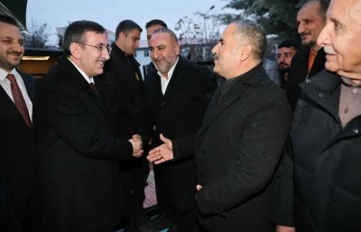 Cumhurbaşkanı Yardımcısı Yılmaz, Siirt AK Parti İl Başkanlığını ziyaret etti