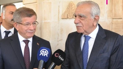 Davutoğlu'ndan Ahmet T&uuml;rk'e ziyaret