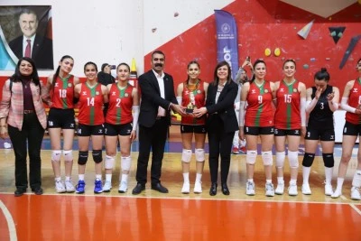 DBB Gen&ccedil; Kadınlar Voleybol Takımı il birincisi oldu