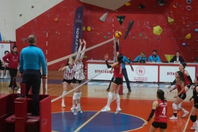 DBB Kadın Voleybol Takımı zorlu m&uuml;cadeleden mağlup ayrıldı