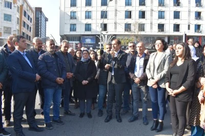 DEM vekilleri, Batman&rsquo;da kayyumlara karşı y&uuml;r&uuml;d&uuml;