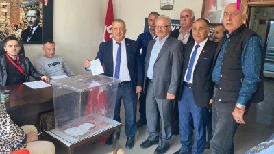 Demokrat Parti&rsquo;de başkan değişmedi