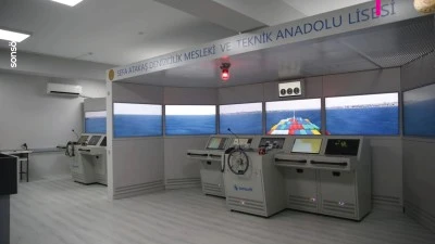 Denizcilik &ouml;ğrencilerinin eğitim i&ccedil;in "k&ouml;pr&uuml;&uuml;st&uuml; sim&uuml;lat&ouml;r&uuml;" kuruldu