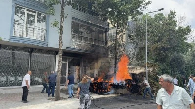 Depo yangınında 6 kişi dumandan etkilendi