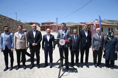 Deprem b&ouml;lgesindeki 250 bininci konutun anahtarı gelecek ay teslim edilecek