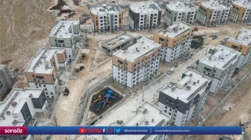 Deprem konutlarının inşası s&uuml;r&uuml;yor