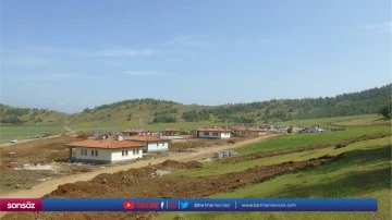 Deprem konutlarının yapımı s&uuml;r&uuml;yor