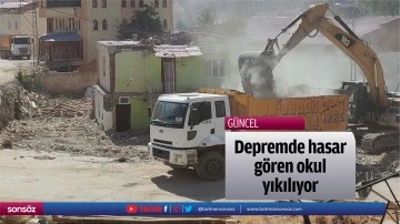 Depremde hasar g&ouml;ren okul yıkılıyor