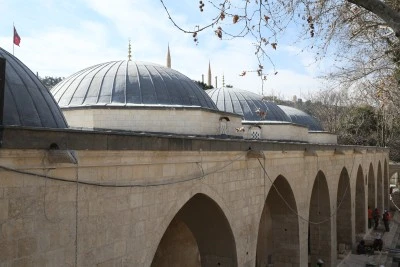 Depremde hasar g&ouml;ren tarihi camiler ibadete a&ccedil;ılıyor