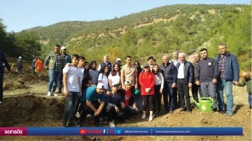 Depremde hayatını kaybedenler i&ccedil;in fidan dikildi