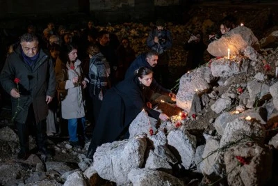 Depremin 3. yıl d&ouml;n&uuml;m&uuml;: Yaşamını yitirenler saat 04.17&rsquo;de anıldı