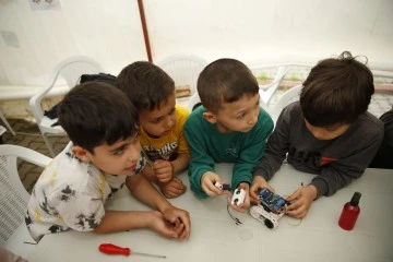Depremzede çocuklar bilim şenliğiyle moral buldu