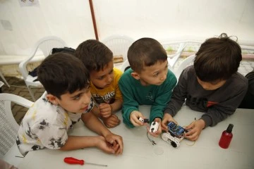 Depremzede &ccedil;ocuklar bilim şenliğiyle moral buldu
