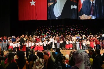 Depremzede &ccedil;ocuklar şenlikte eğlendi