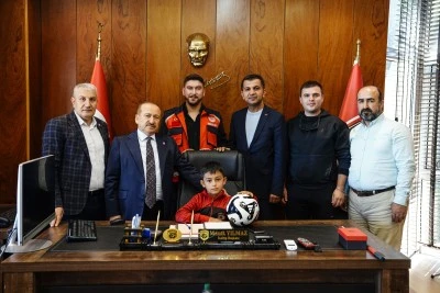 Depremzede Hasan Y&uuml;cel, Gaziantep FK tesislerinde ağırlandı