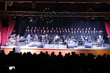 Depremzedeler yararına konser verildi