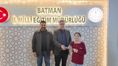 Dereceye giren &ouml;ğrenciler &ouml;d&uuml;llendirildi