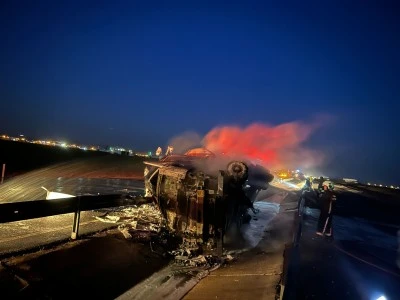 Devrilen akaryakıt tankerinin s&uuml;r&uuml;c&uuml;s&uuml; yaralandı