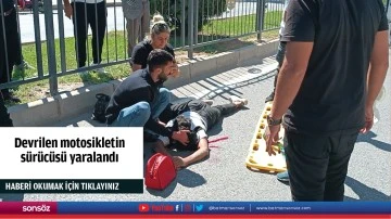 Devrilen motosikletin s&uuml;r&uuml;c&uuml;s&uuml; yaralandı