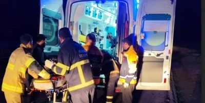 Devrilen otomobildeki 1 kişi &ouml;ld&uuml;, 3 kişi yaralandı