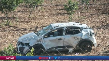 Devrilen otomobildeki 1 kişi &ouml;ld&uuml; 4 kişi yaralandı