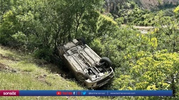 Devrilen otomobildeki 4 kişi yaralandı