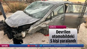 Devrilen otomobildeki 5 kişi yaralandı