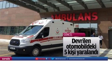 Devrilen otomobildeki 5 kişi yaralandı