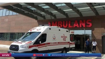 Devrilen otomobildeki 5 kişi yaralandı