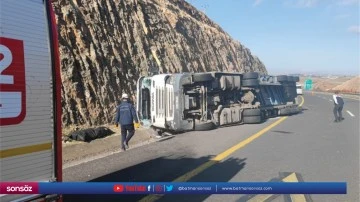 Devrilen tırın s&uuml;r&uuml;c&uuml;s&uuml; &ouml;ld&uuml;
