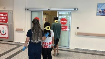Devrilen trakt&ouml;rdeki 8 kişi yaralandı