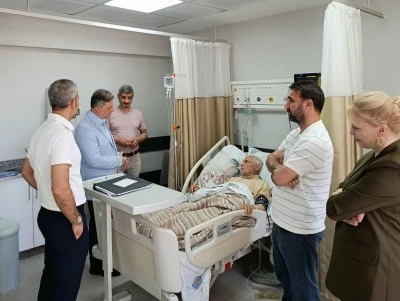 Dicle &Uuml;niversitesi y&ouml;netimi hastane ziyaretlerinde bulundu