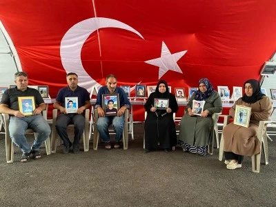 Diyarbakır anneleri kavurucu sıcakta da evlat n&ouml;betinde