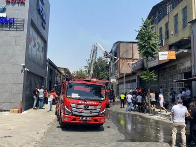Diyarbakır'da 1. Sanayi Sitesi'ndeki bir iş yerinde &ccedil;ıkan yangın s&ouml;nd&uuml;r&uuml;ld&uuml;