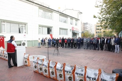 Diyarbakır'da 1280 &ccedil;ift&ccedil;iye 615 ton sertifikalı kırmızı mercimek tohumu desteği sağlandı