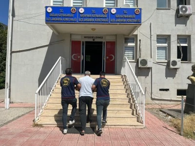 Diyarbakır'da 3 firari h&uuml;k&uuml;ml&uuml; ile aranan 1 ş&uuml;pheli yakalandı